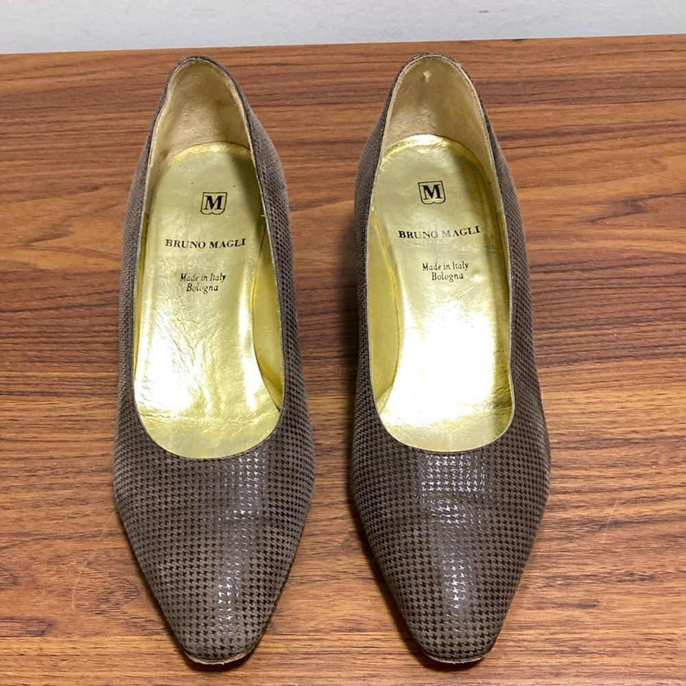 Bruno Magli Suede Leather Pumps with Low Block Heel. Brown/Taupe. Size 6.5 B.